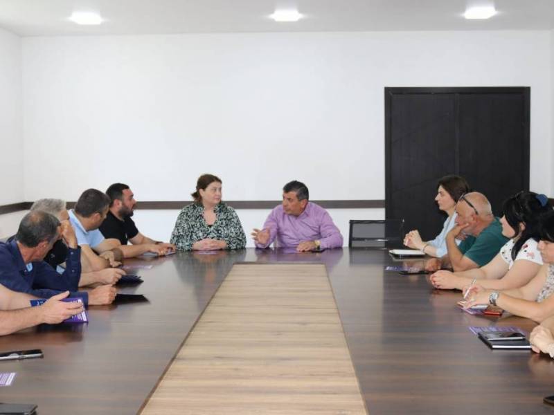 კომუნიკაციების კომისიამ ცაგერისა და ლენტეხის მუნიციპალიტეტებში „ციფრული მხარდაჭერის...